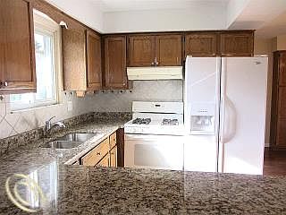 5th image of 4750 Fox Hill Dr