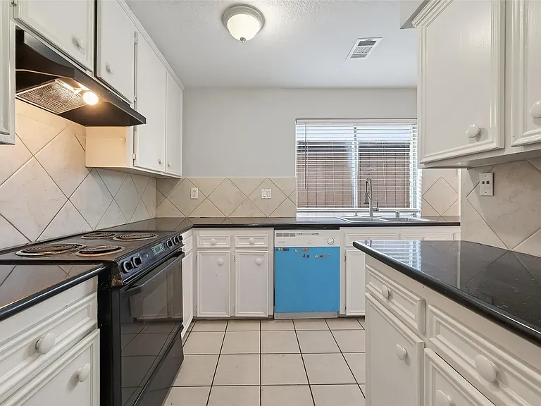 8646 Maplecrest Dr — Photo 19