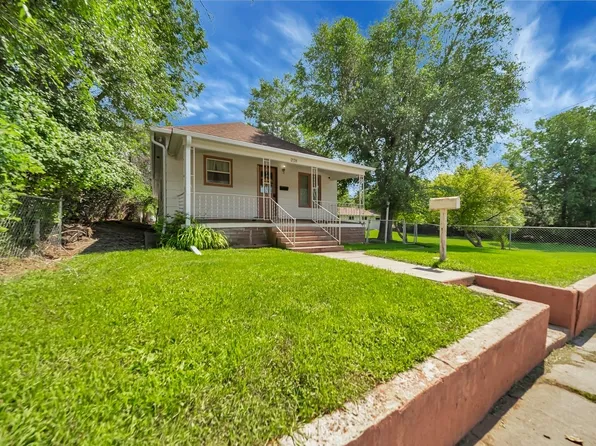 2138 Minnekahta Ave, Hot Springs, SD 57747