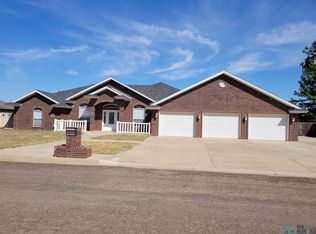 2124 Howard Cowper Dr, Clovis, NM 88101