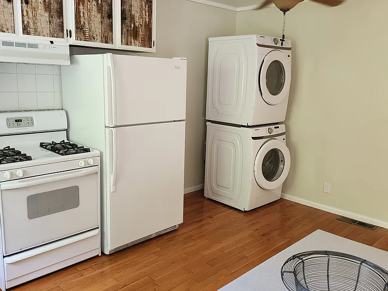 1235 Lovers Ln — Photo 9