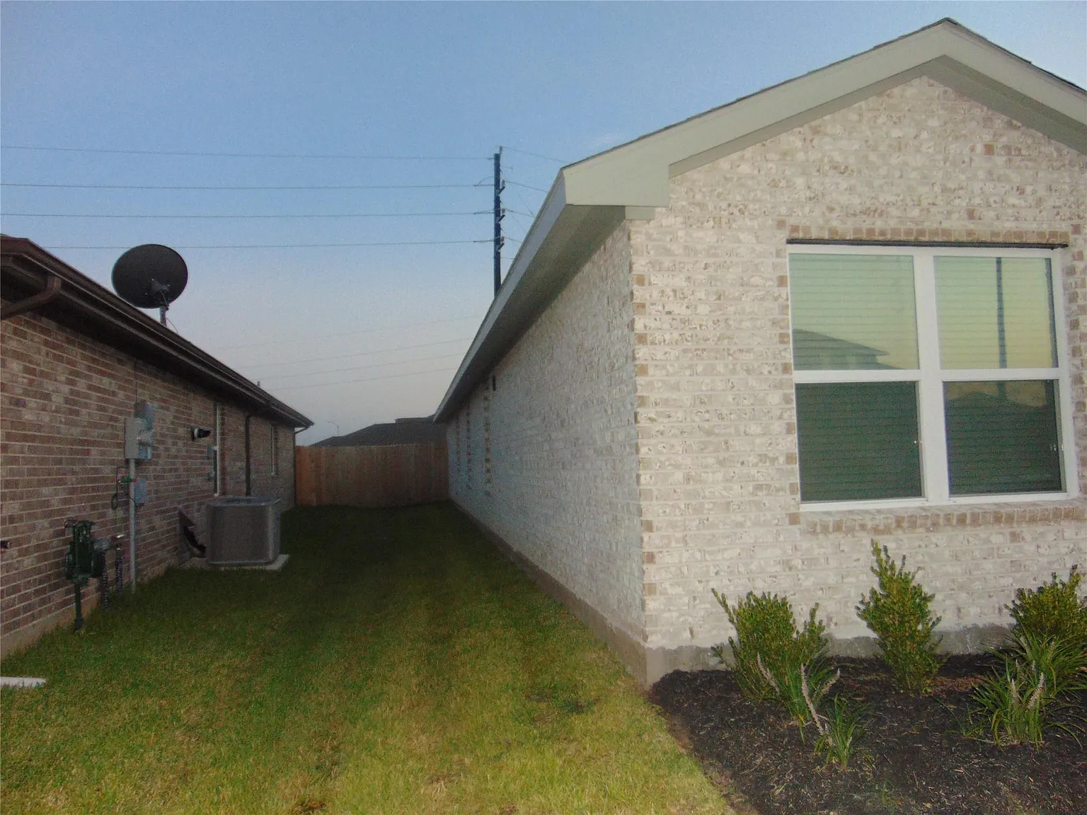4 bed, 2.0 bath, 1847 sqft, $2,175 — Photo 3