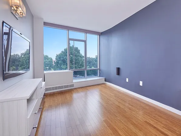 3751 Riverdale Avenue image 12 of 27