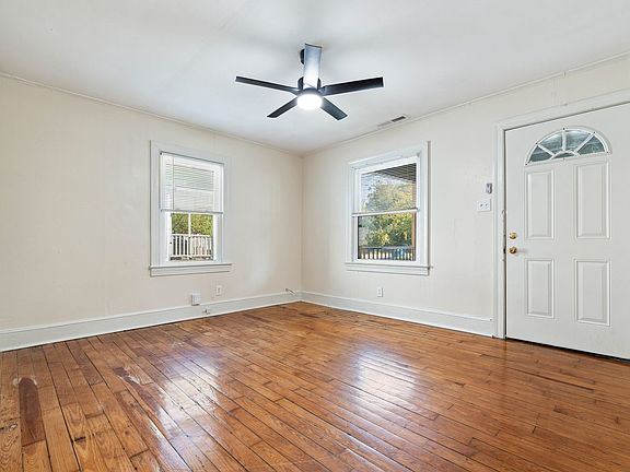 3rd image of 1015 Sedgefield St #B
