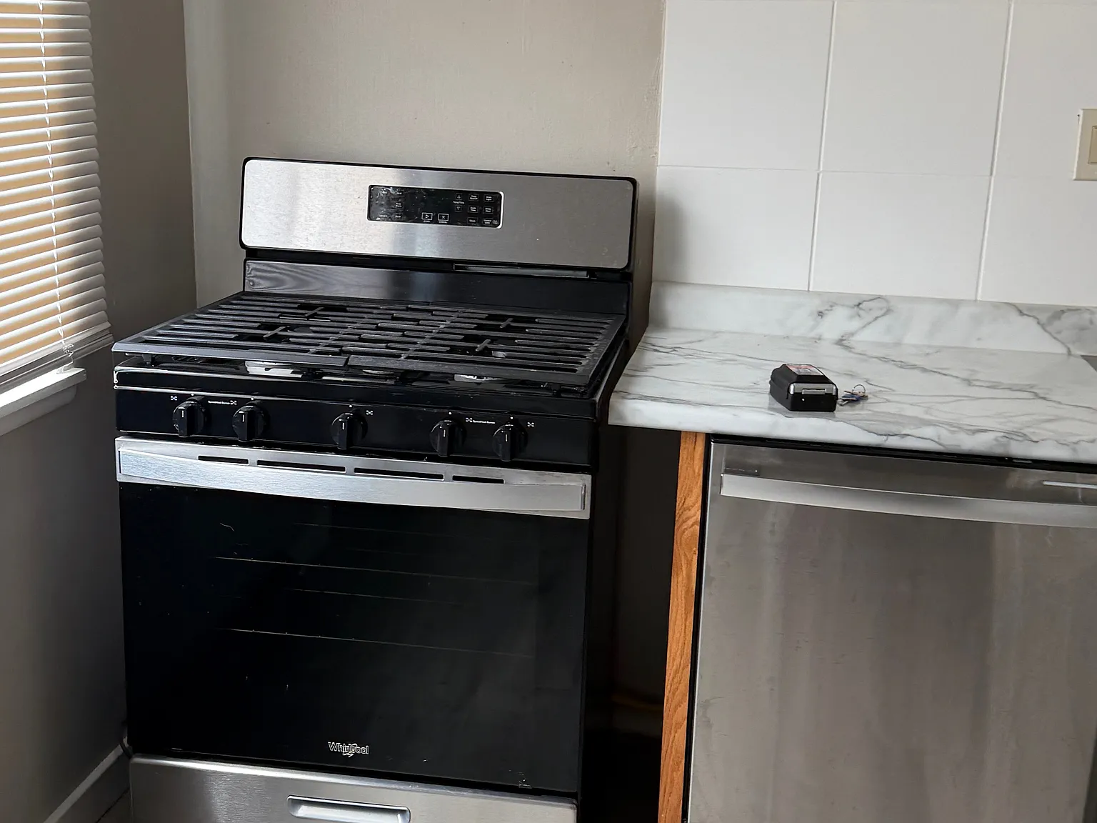 2 bed, 1000 sqft, $1,165 — Photo 3