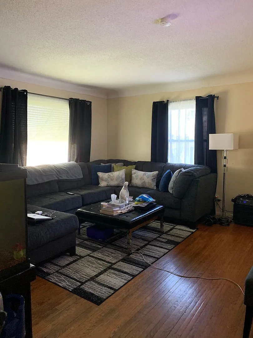 Beautiful 4 Bedroom 1 Bathroom in North Minneapolis — Photo 2