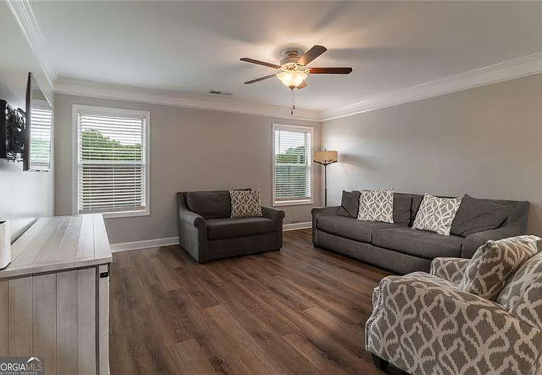 301 Cochin Dr — Photo 34
