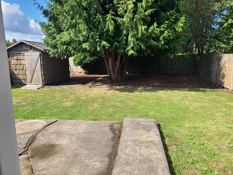 1141 32nd Ave — Photo 9