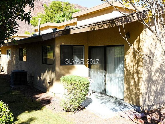 3rd image of 500 Greenbriar Pl