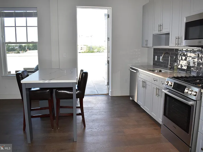 6803 Cameron #Penthouse 3 — Photo 7