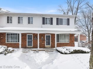 409 Fox Hills Dr N #95, Bloomfield Hills, MI 48304