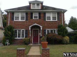 9 Maple St, Greenvale, NY 11548