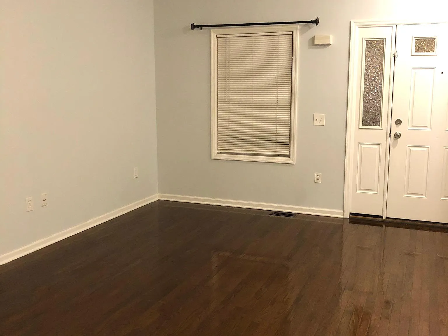 3 bed, 2.5 bath, 1408 sqft, $2,100 — Photo 3