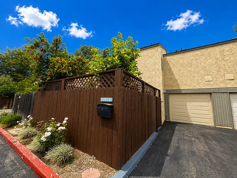 7313 Unicorn Cir — Photo 22