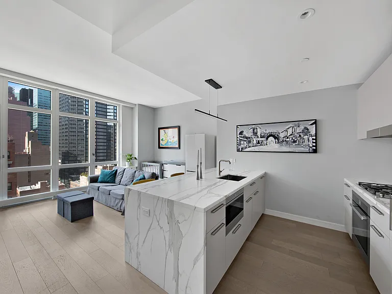 305 E 51st St #15C — Photo 1