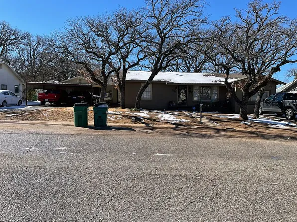 207 S Oaklawn Ave, Eastland, TX 76448