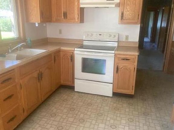 4th image of 719 Sunset Ave