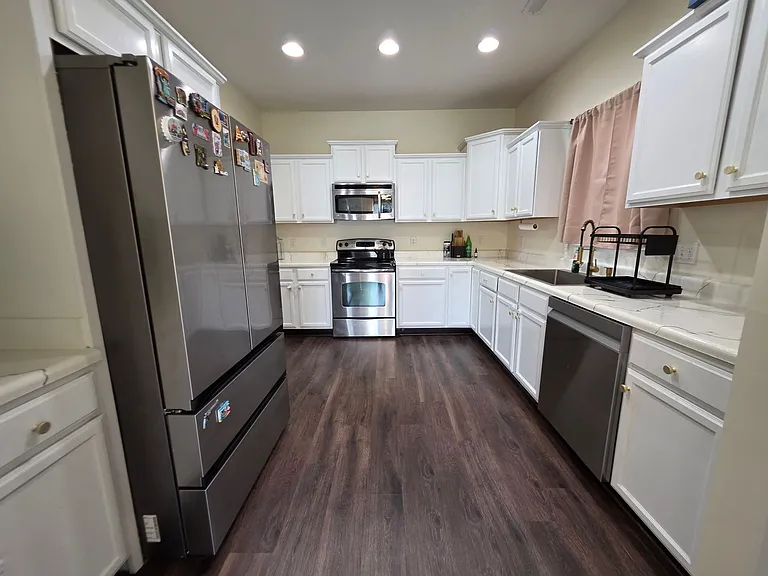 702 Appling Ct — Photo 6