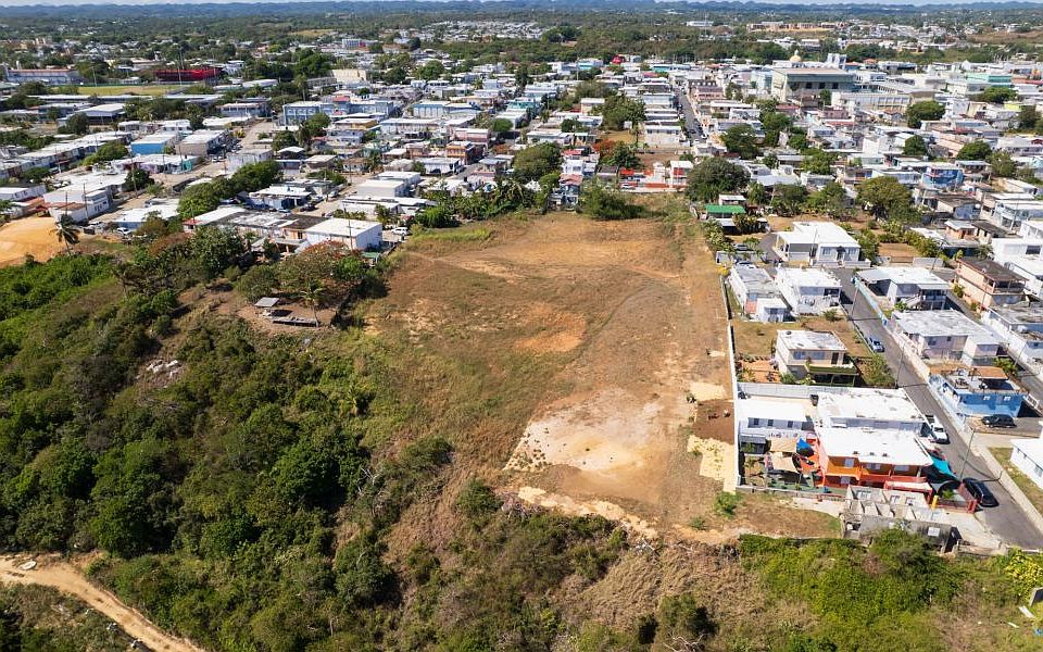 1st image of Calle R Banuchi Bo Pueblo Sector Marina
