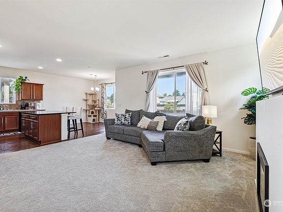 4th image of 20605 5th Avenue Ct E
