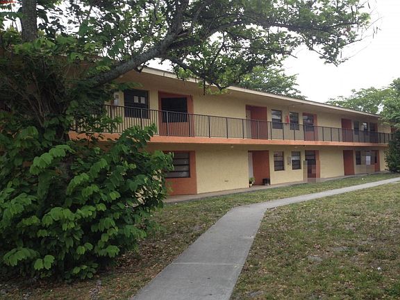 2nd image of 4142 Lakeside Dr