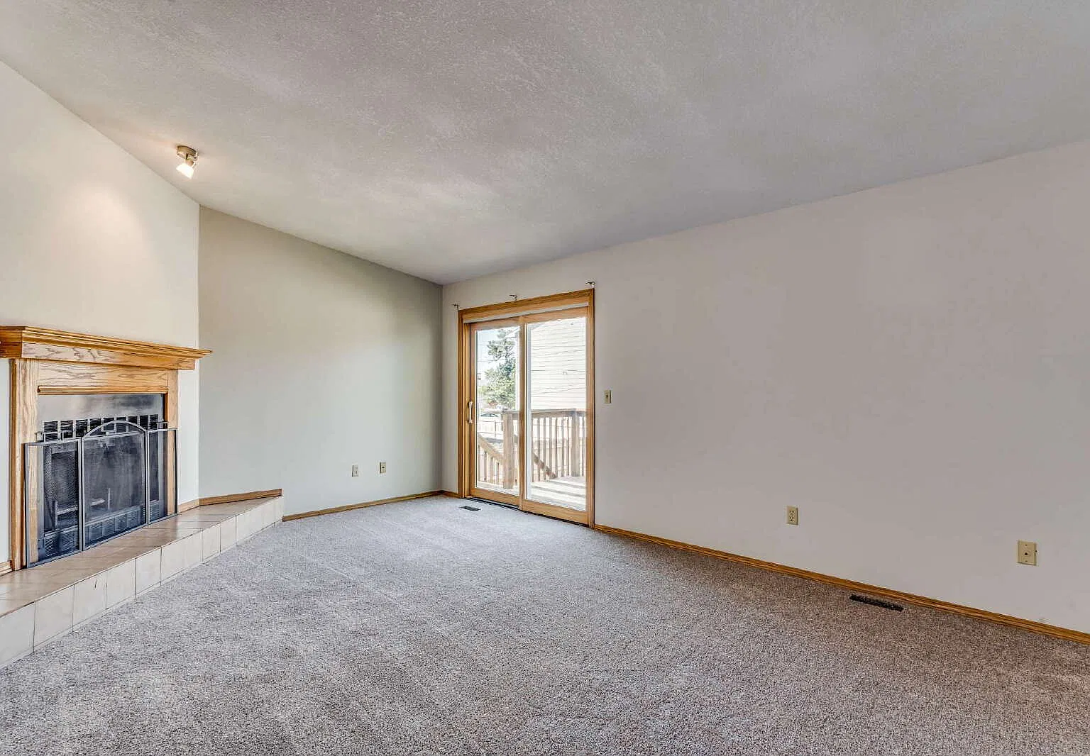2 bed, 1.5 bath, 1116 sqft, $1,395 — Photo 3
