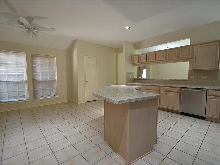 13802 Rosebranch Ct — Photo 7