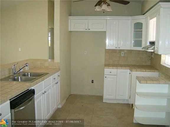 5th image of 2833 NW 3rd Ave