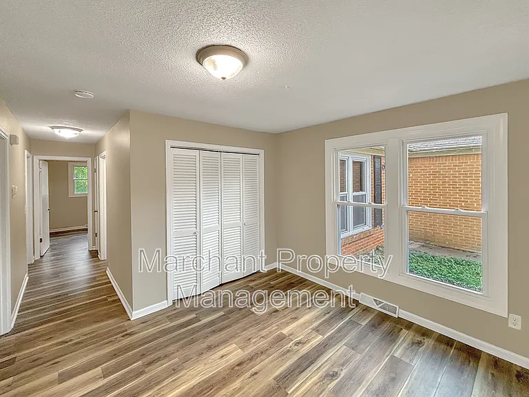 4716 Old Spartanburg Rd — Photo 6