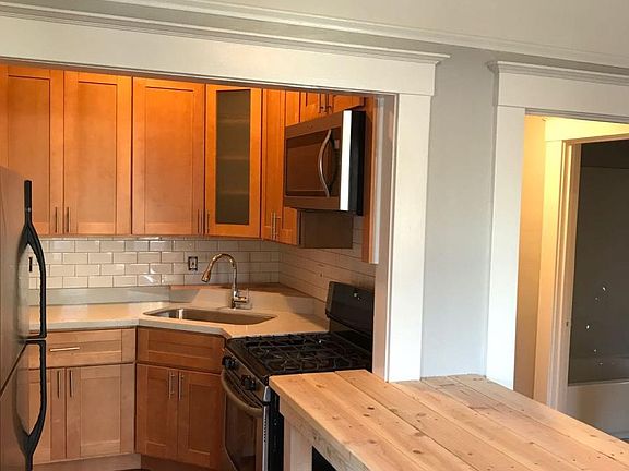 4th image of 1467 1st Ave #B