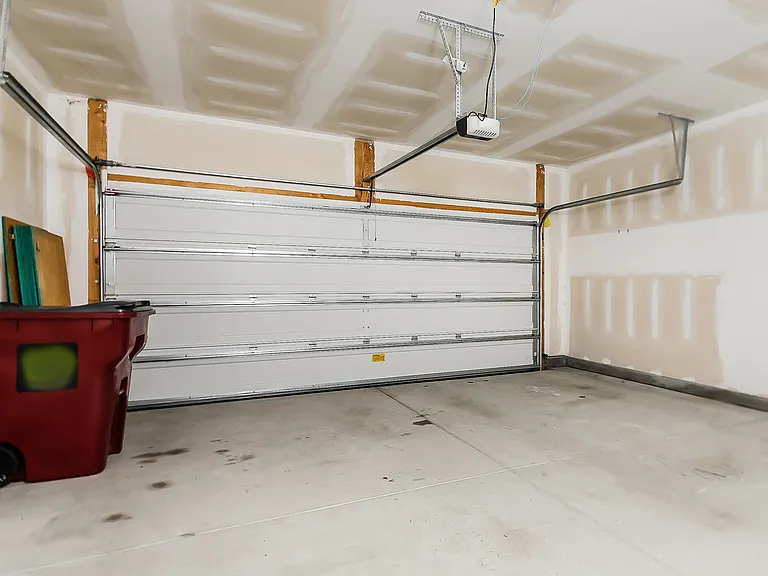 136 S Reindeer Rd — Photo 14