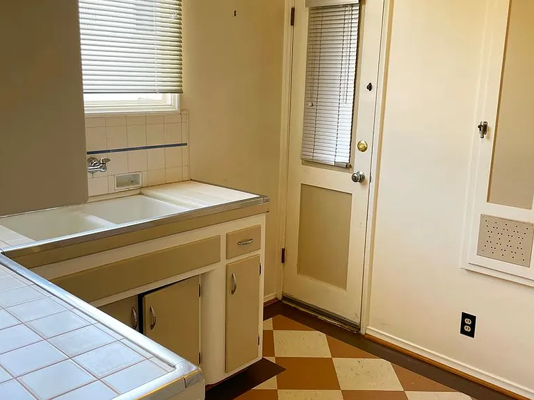 3200 Rowena Ave — Photo 13