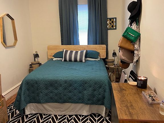 4th image of 2300 Lombard St APT 2F