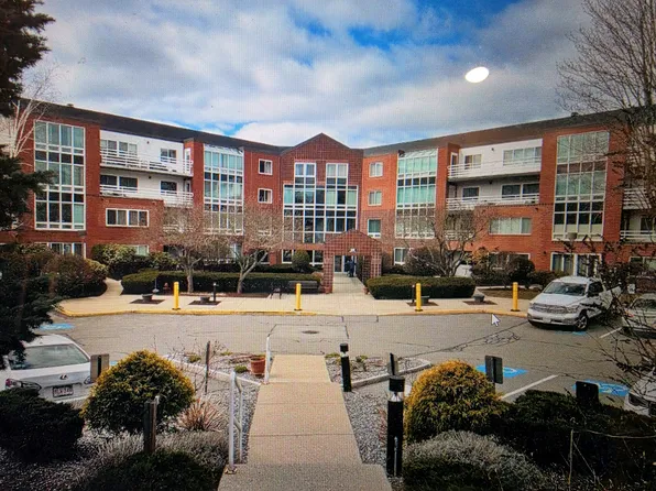 380 Place Ln, Woburn, MA