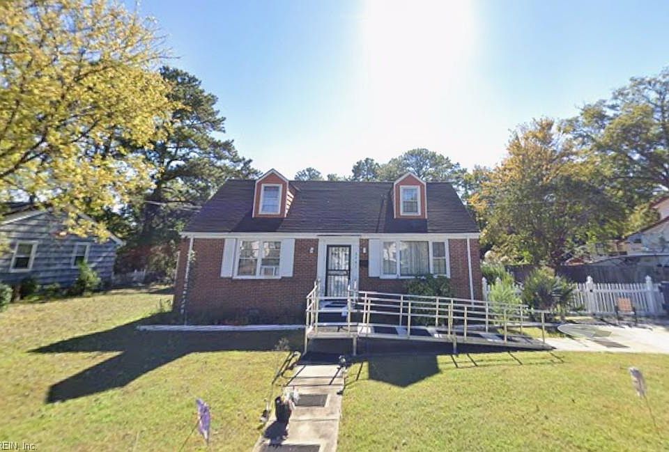 1st image of 3741 Riverside Dr