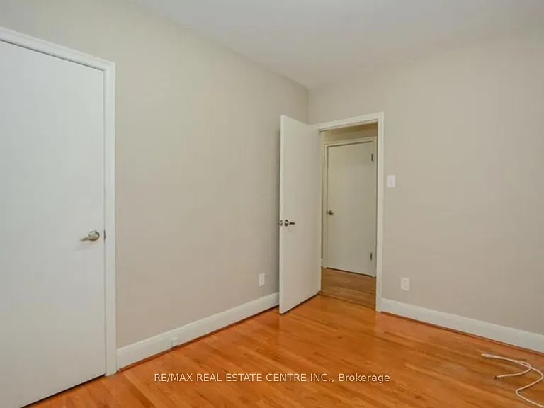 37 McKenzie Ave #MAIN — Photo 1