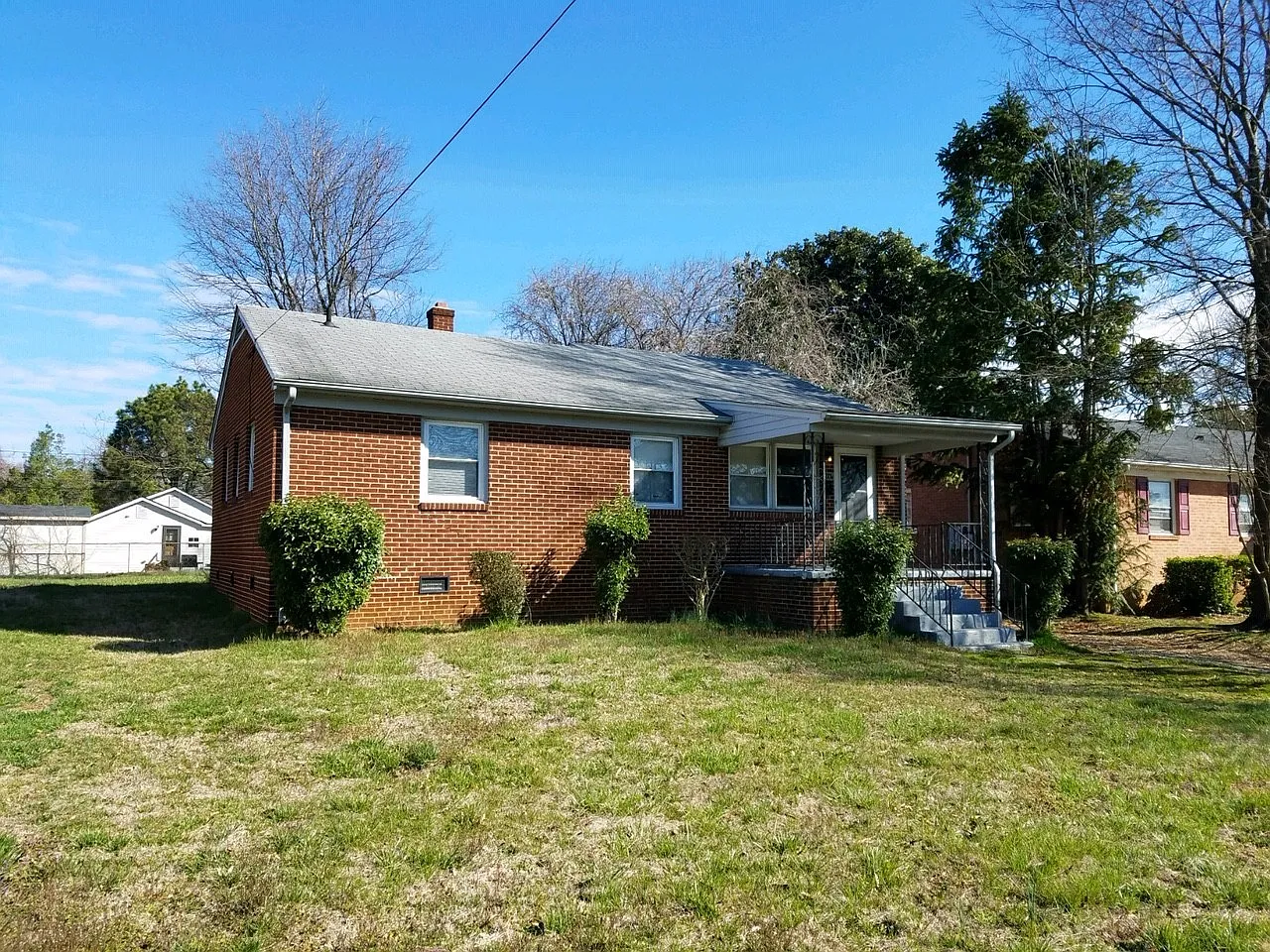 Coming Soon-Adorable 3 Bedroom 1 Bath House For Rent! — Photo 1