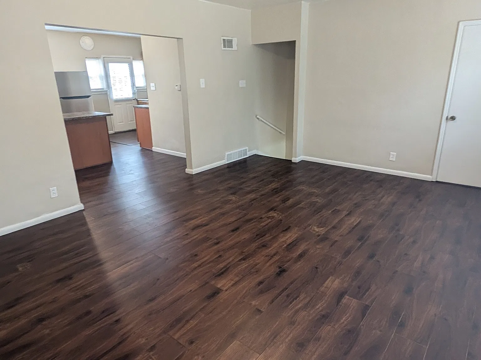 3 bed, 1200 sqft, $1,375 — Photo 3