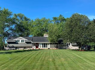 2925 Santa Barbara Dr, Brookfield, WI 53005