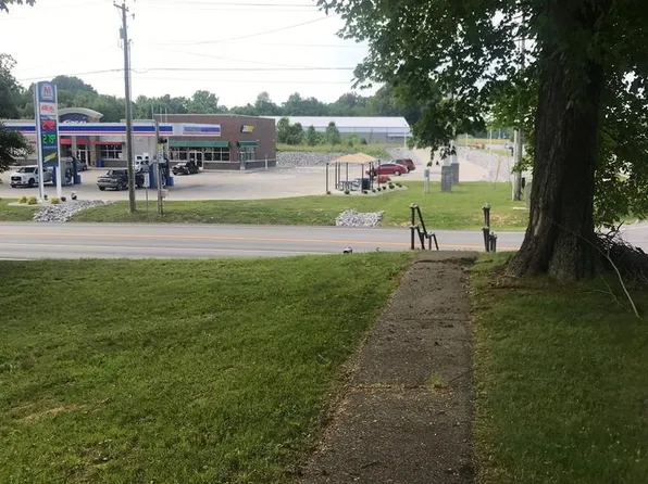 295 Veterans Dr, Hanson, KY 42413