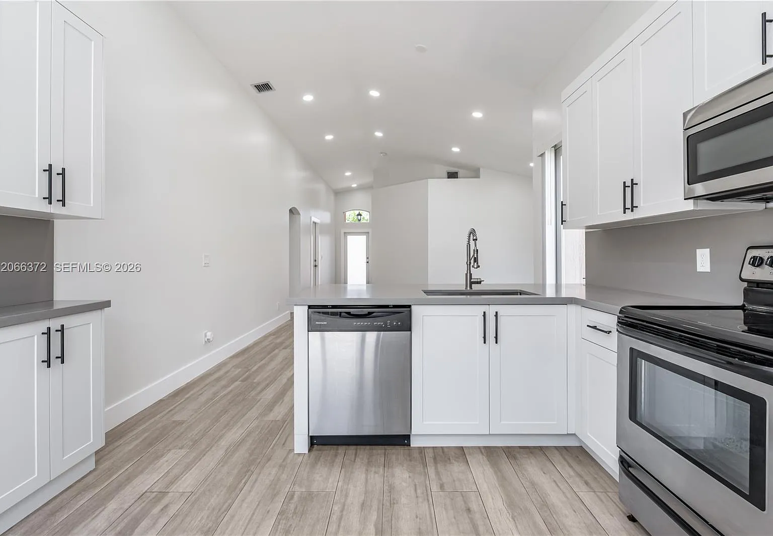 3 bed, 1317 sqft, $3,650 — Photo 4