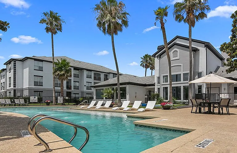 The Palms at Clear Lake Apartments — Photo 37