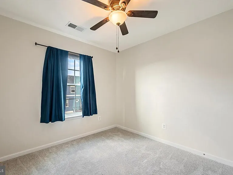 106 Argyle Ct — Photo 8