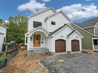 2727 Lang St, Arlington, VA 22206
