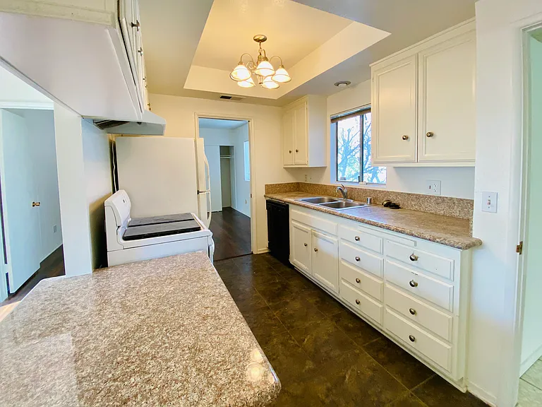 465 Mariposa Ave #A — Photo 8