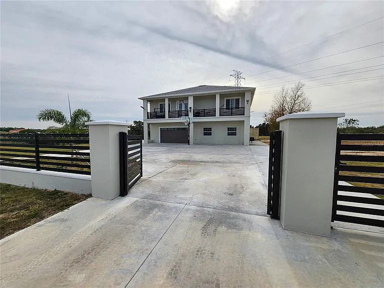 17102 Heartwood Loop — Photo 1