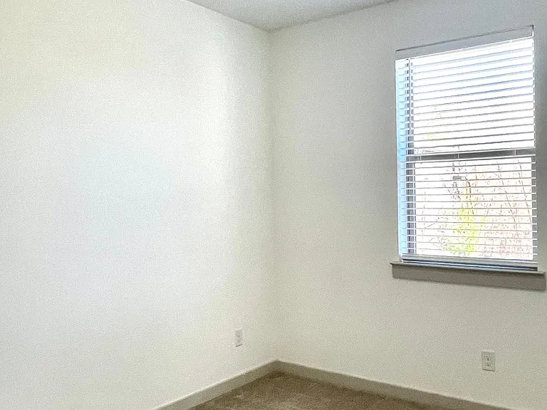 409 Harmon Dr — Photo 24