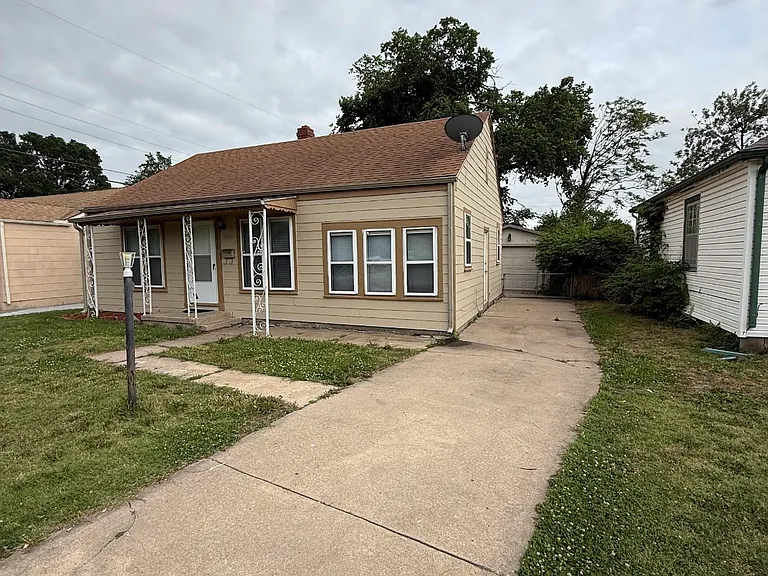 5311 E Elm St — Photo 1