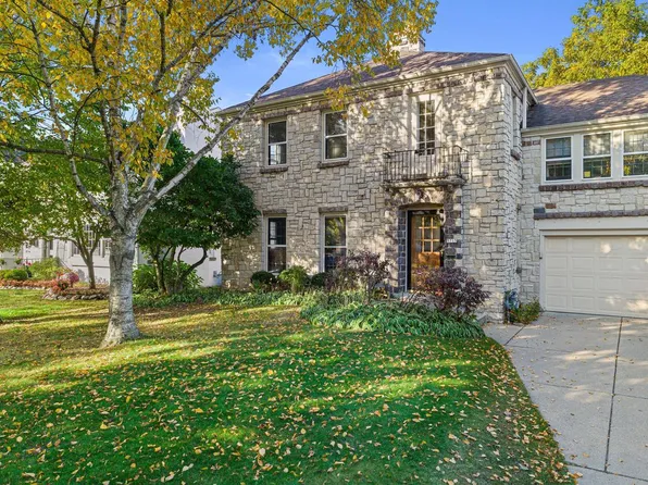 5715 North Santa Monica BOULEVARD, Whitefish Bay, WI 53217