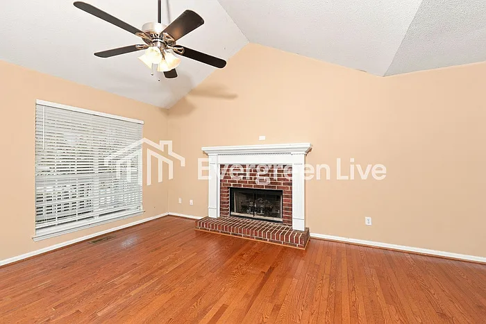 3 bed, 2.0 bath, 1405 sqft, $1,645 — Photo 3